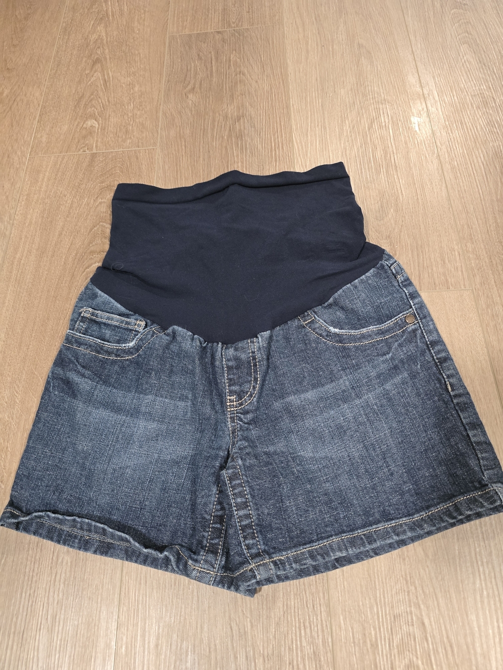 Indigo Blue Maternity Denim Shorts with Navy Belly Panel‎ Size Small